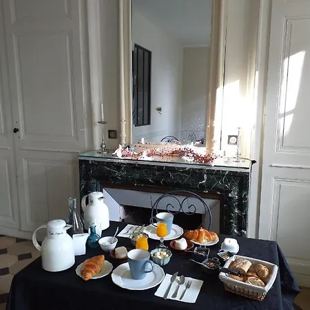 Couette-café Et Table L' Echappee