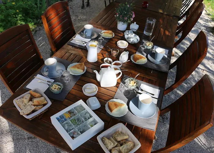 Et Table L' échappée Couette-café Bouvesse-Quirieu
