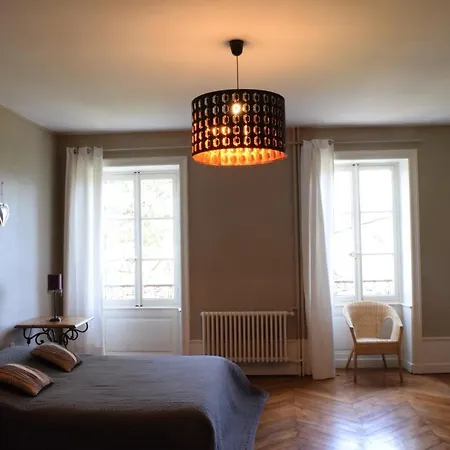 לינה וארוחת בוקר Et Table L' Echappee 4*